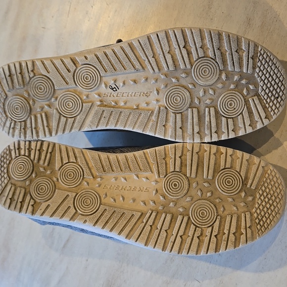 Like New! Men's SKECHERS size 11 Goga Mat, Relaxed Fit, Air-Cooled Slip Ons - Picture 4 of 7